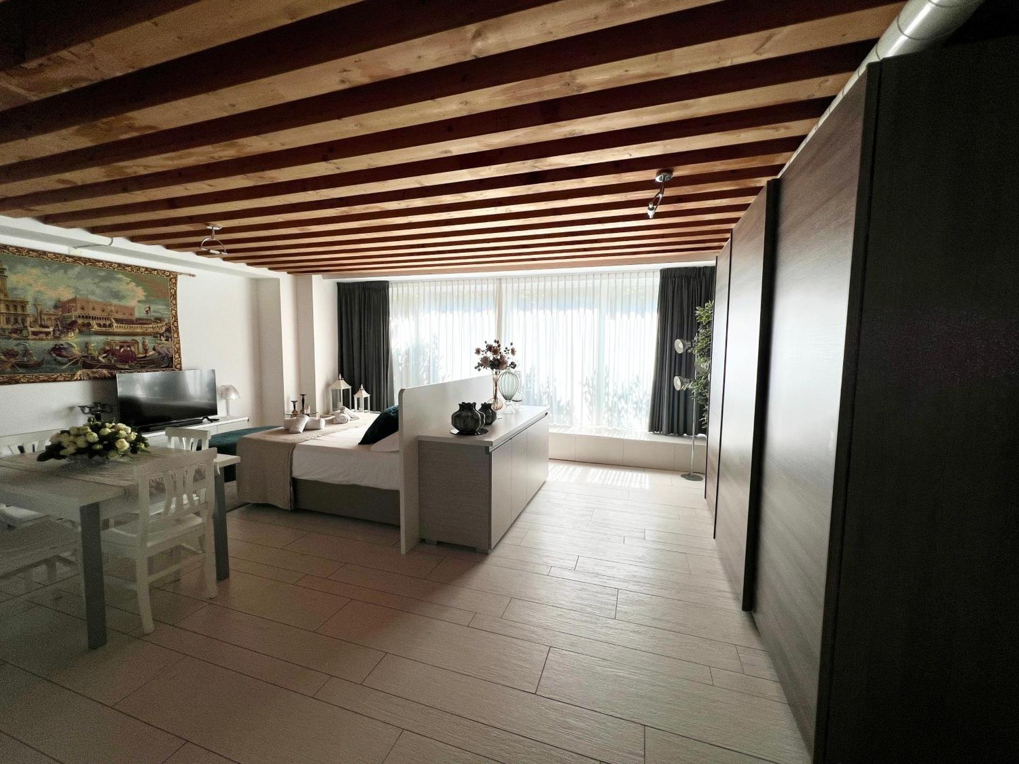 Lucky House Apartment