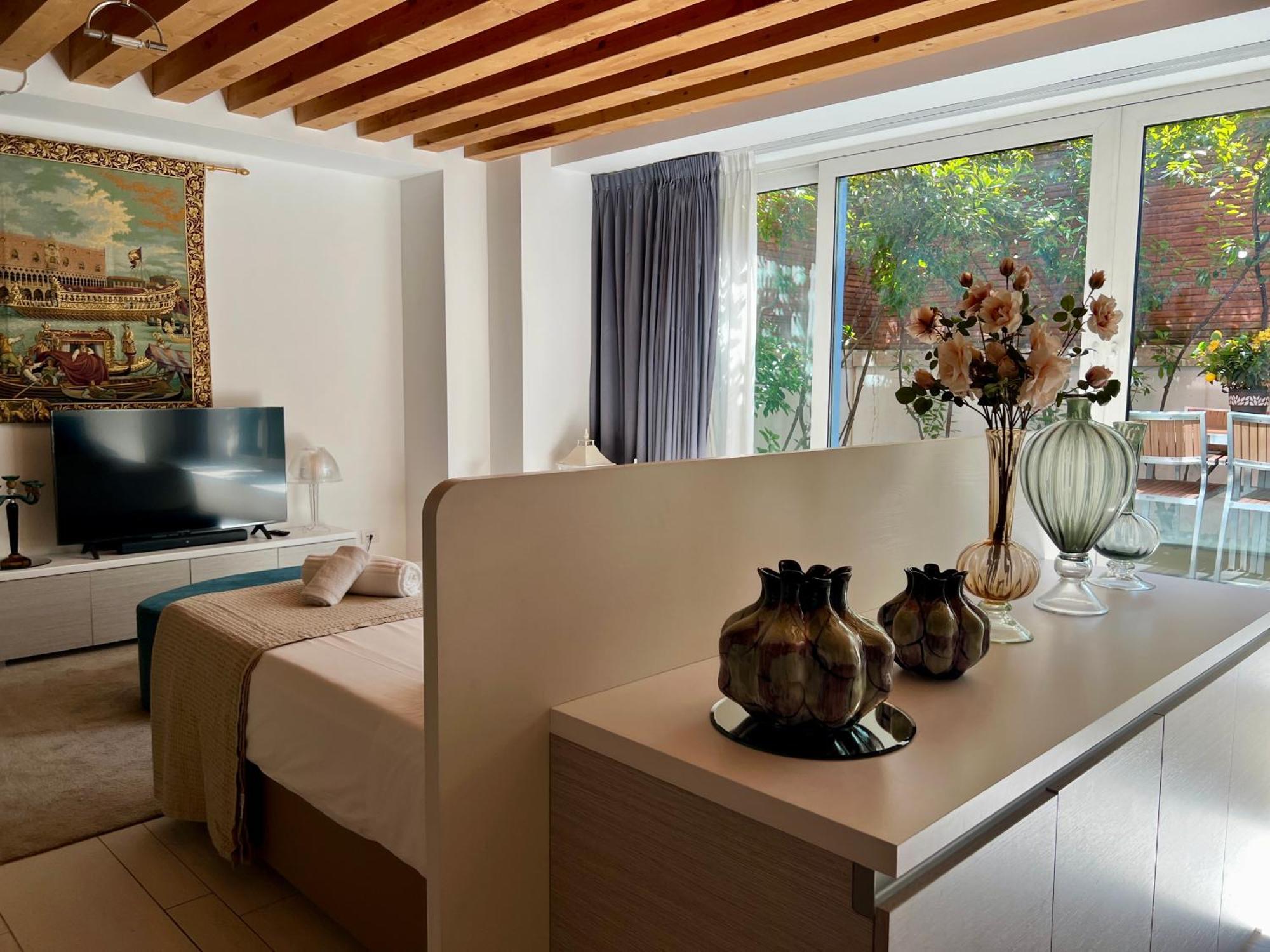 Lucky House Apartment