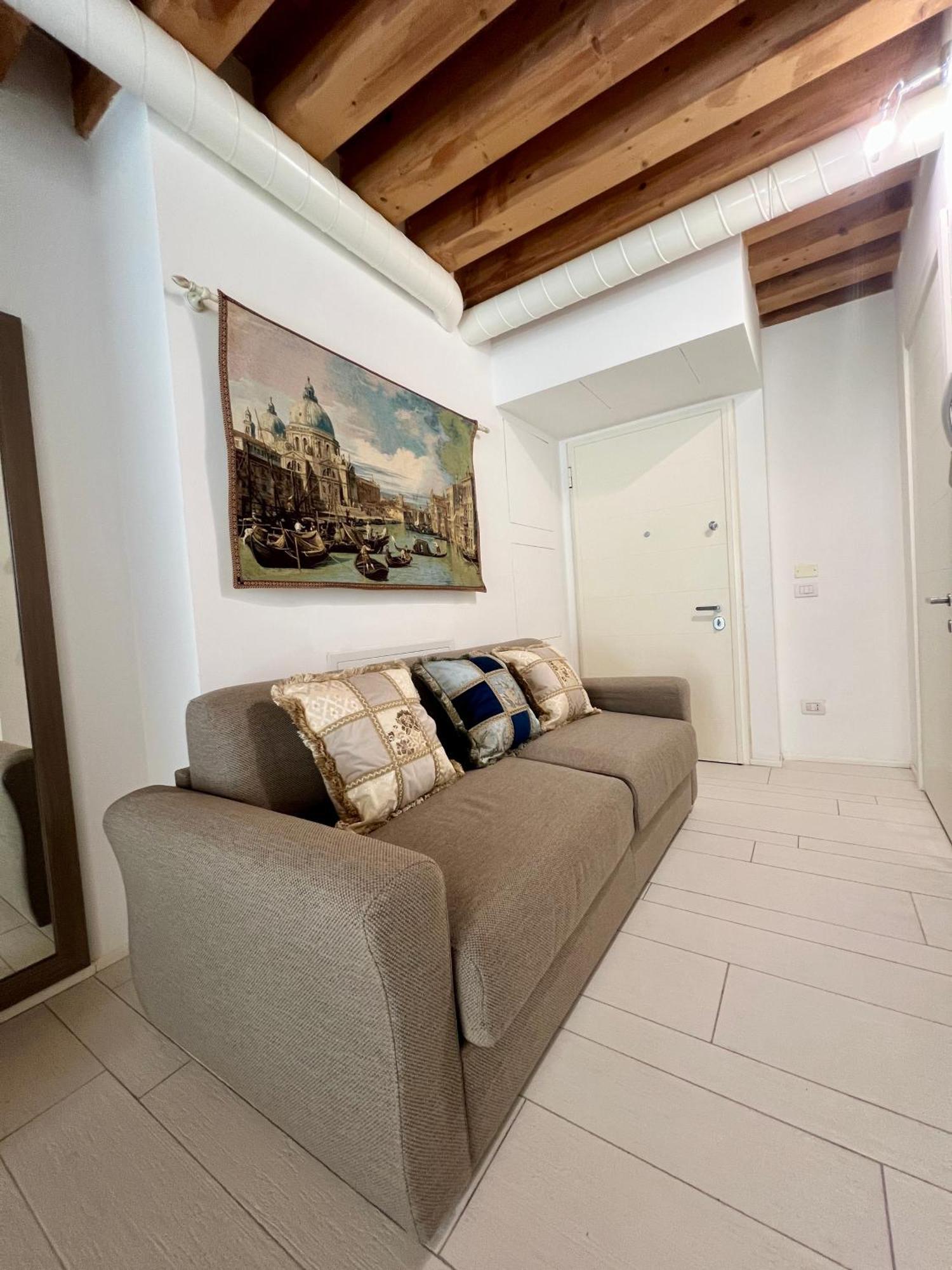 Lucky House Apartment *